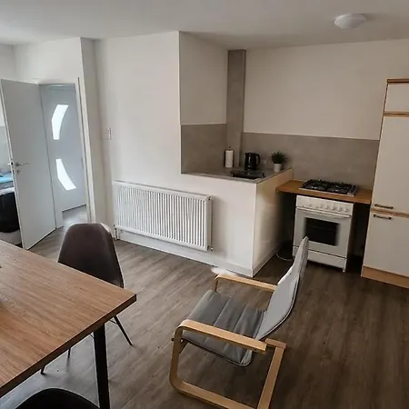 4 Reihenzimmer Bis 8 Personen Apartment Hotel *